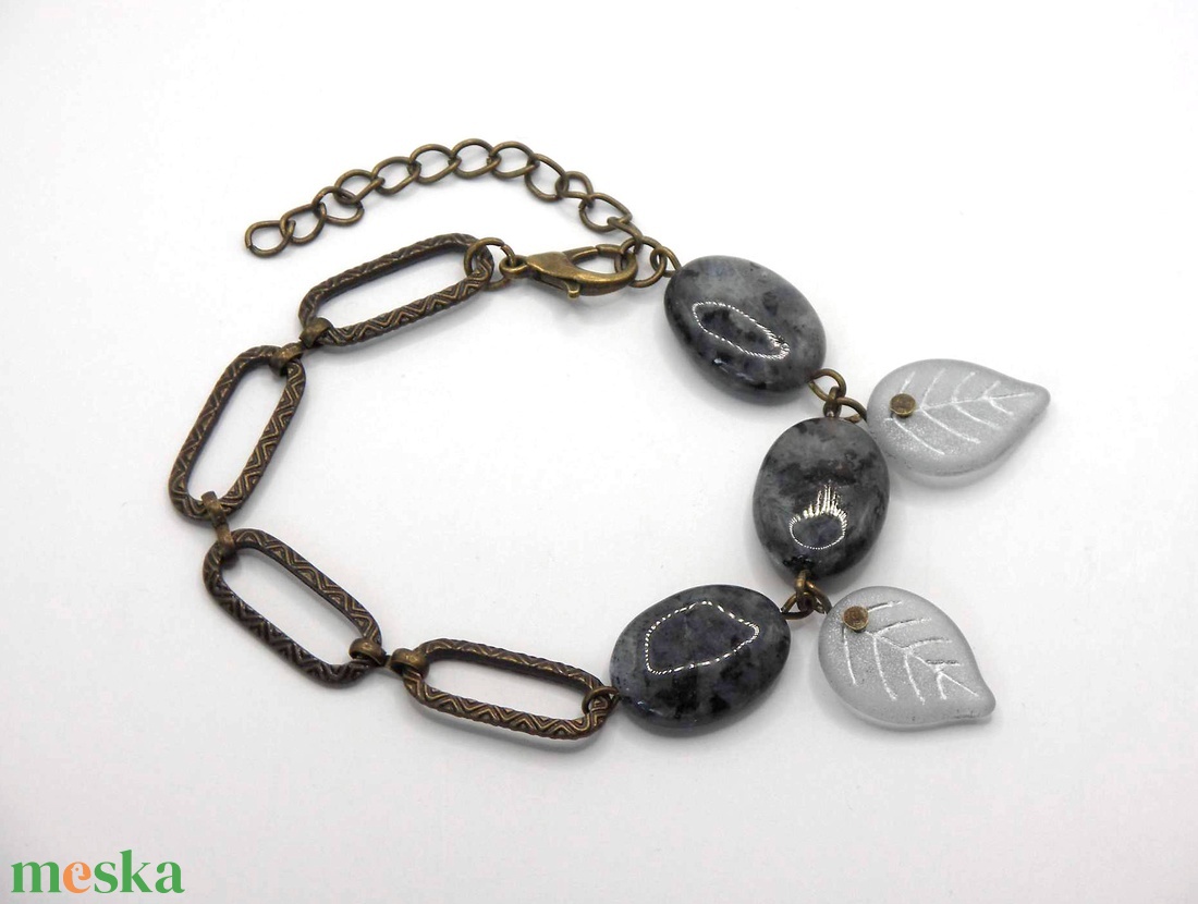 Antik bronz karkötő ovális összekötőkkel és larvikit ásványgyöngyökkel - Nordic - ékszer - karkötő - ásványkarkötő - Meska.hu