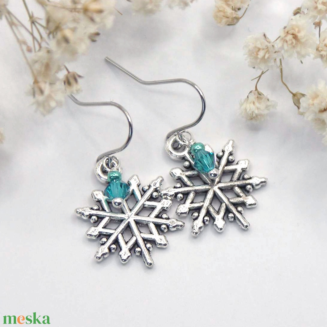 Hópihe függővel és apró, tengerkék színű Swarovski gyönggyel készült fülbevaló - ékszer - fülbevaló - lógó fülbevaló - Meska.hu