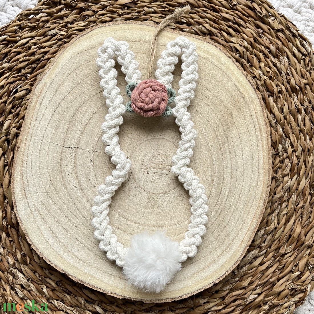 Makramé nyuszi fali dekoráció/ajtó kopogtató � tavaszi, húsvéti dekoráció - otthon & életmód - dekoráció - fali és függő dekoráció - falra akasztható dekor - Meska.hu