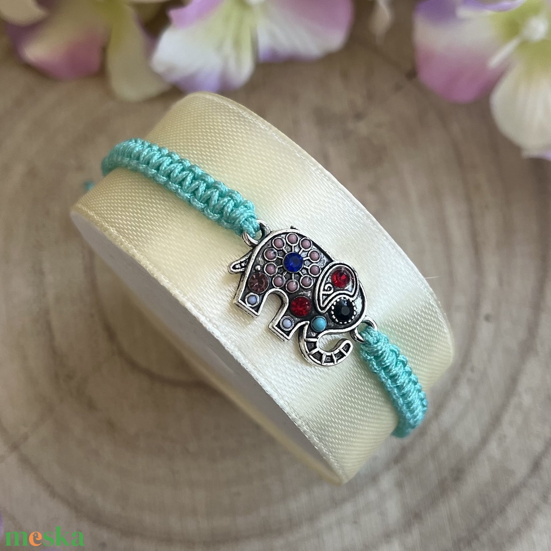 Elefánt medálos csomózott karkötő � állítható méret - ékszer - karkötő - fonott karkötő - Meska.hu