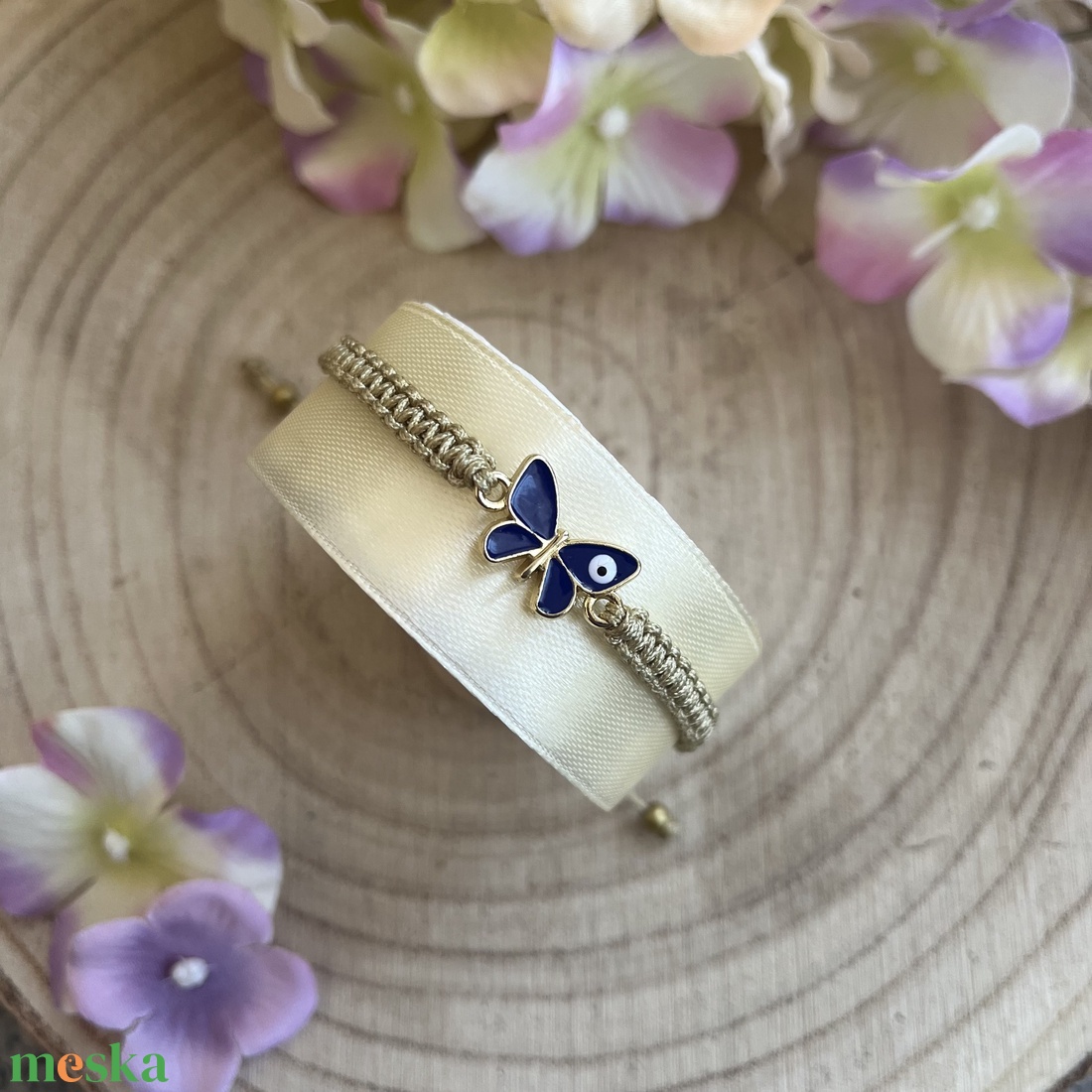 Pillangó medálos csomózott karkötő � állítható méret - ékszer - karkötő - fonott karkötő - Meska.hu