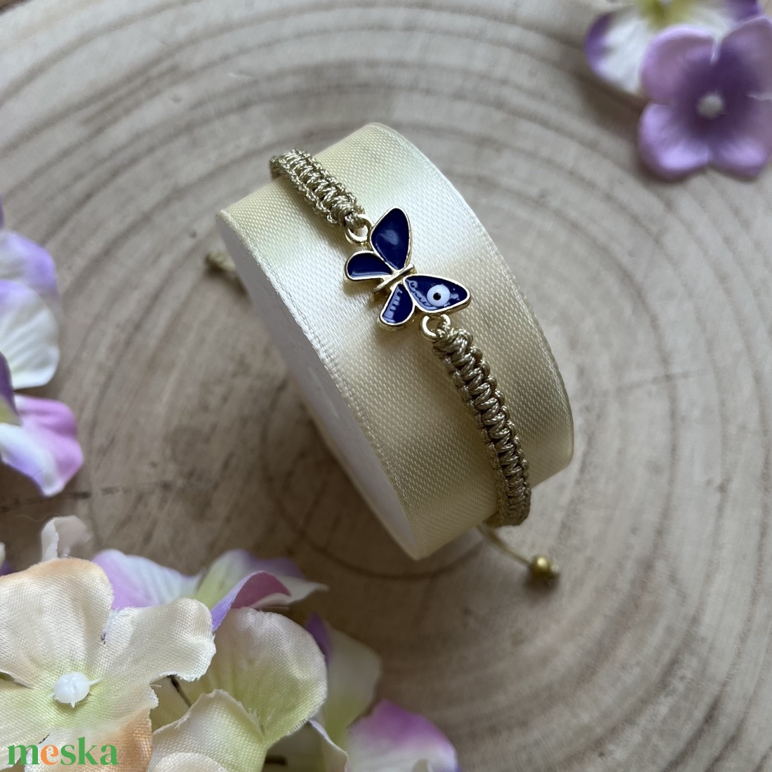 Pillangó medálos csomózott karkötő � állítható méret - ékszer - karkötő - fonott karkötő - Meska.hu