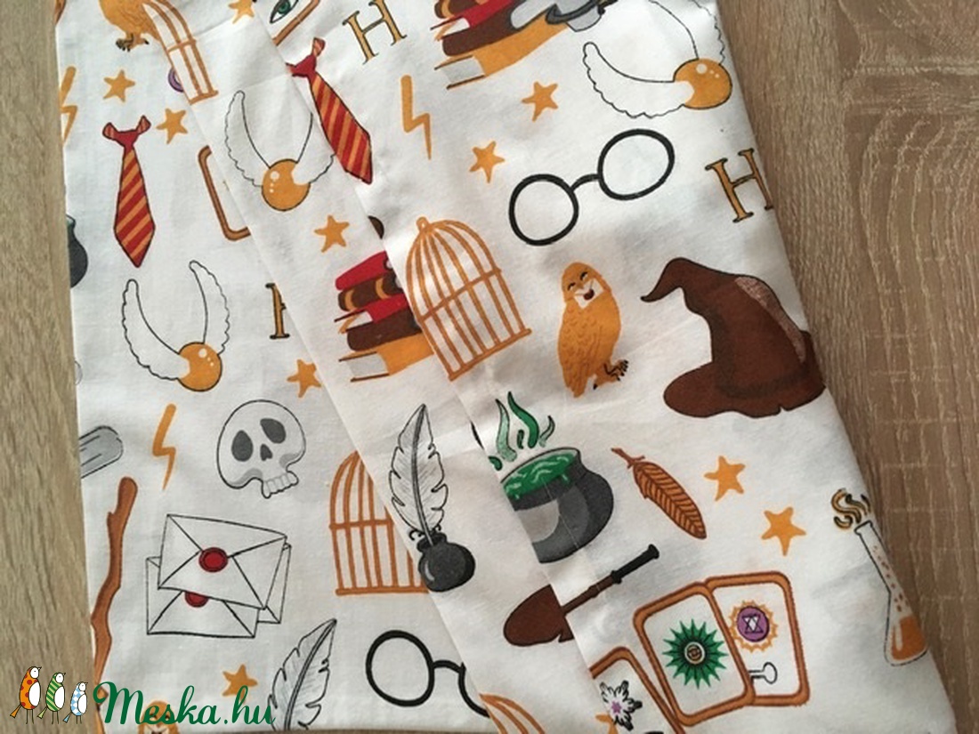 Harry Potter varázslatos világa - kispárnahuzat - otthon & életmód - lakástextil - párna & párnahuzat - Meska.hu Harry Potter varázslatos világa - kispárnahuzat - otthon & életmód - lakástextil - párna & párnahuzat - Meska.hu
