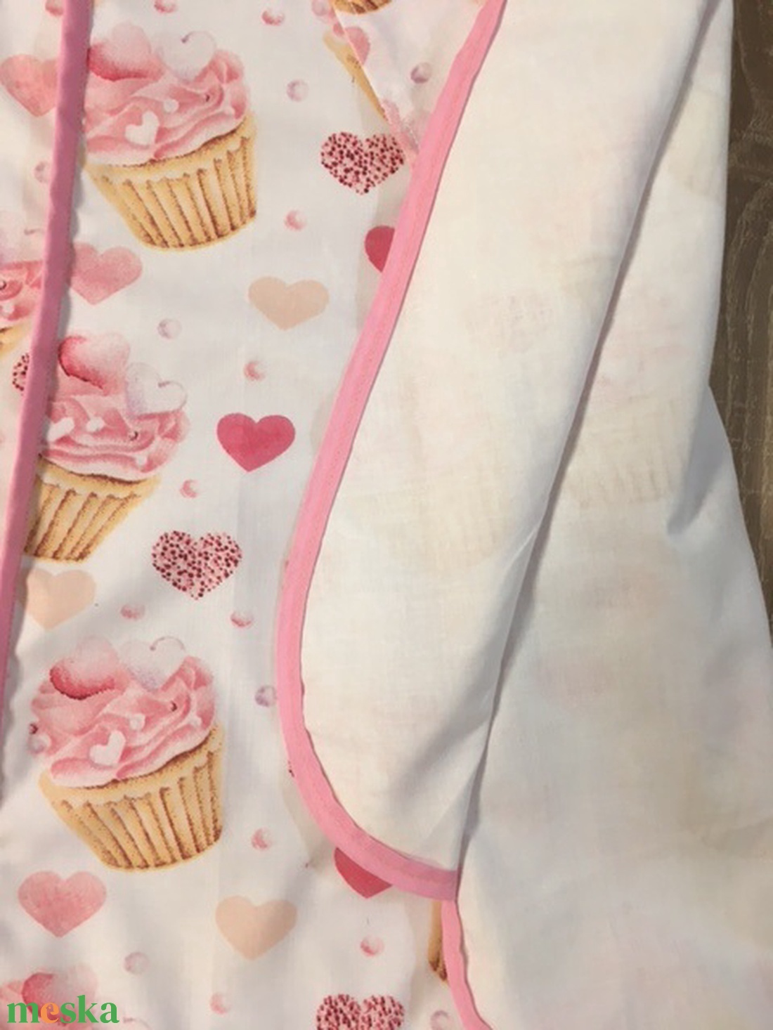 Konyhában is csinosan -Muffin mintás -legyező formájú kötény - otthon & életmód - konyhafelszerelés, tálalás - konyhai textil - kötény - Meska.hu Konyhában is csinosan -Muffin mintás -legyező formájú kötény - otthon & életmód - konyhafelszerelés, tálalás - konyhai textil - kötény - Meska.hu