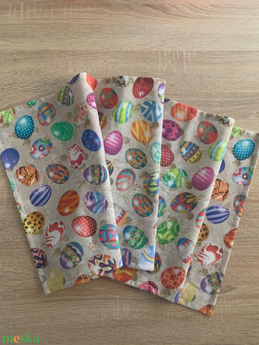 Húsvéti terítő-Színes tojások - Asztali futó- asztalközép - otthon & életmód - dekoráció - asztal és polc dekoráció - asztaldísz - Meska.hu