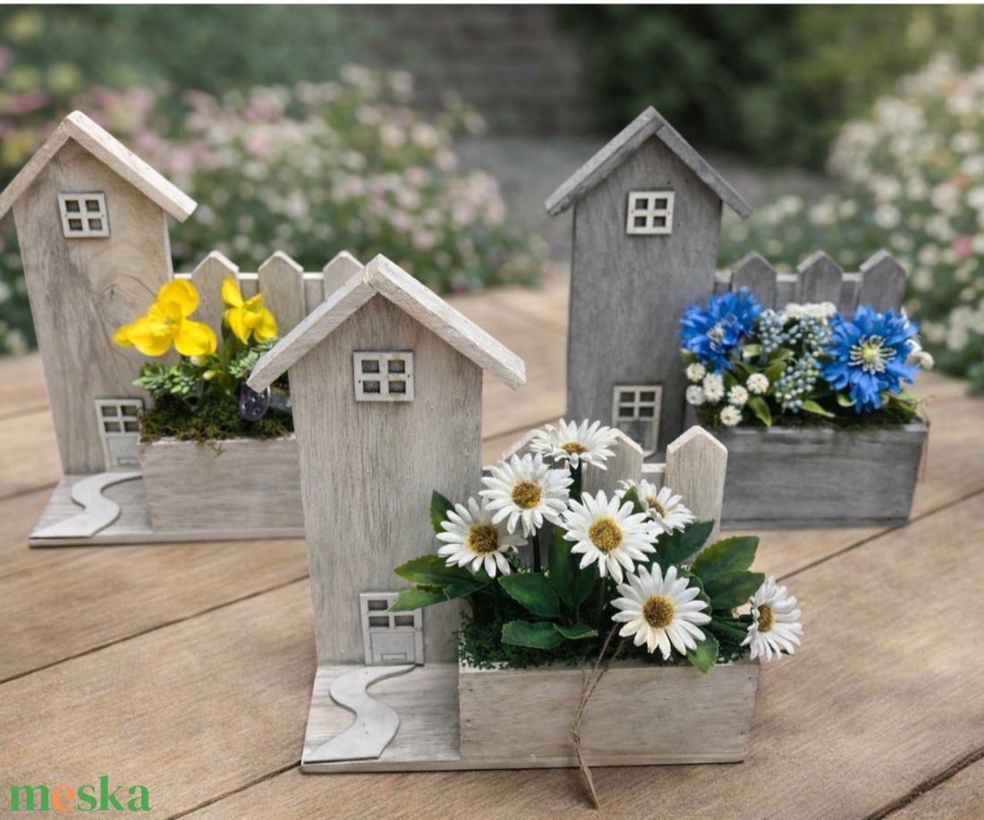 Fa házikó alapú tavaszi asztaldísz, akár ajándékba  - otthon & életmód - virágdekoráció - virágdíszek - virágdísz kaspóban - Meska.hu