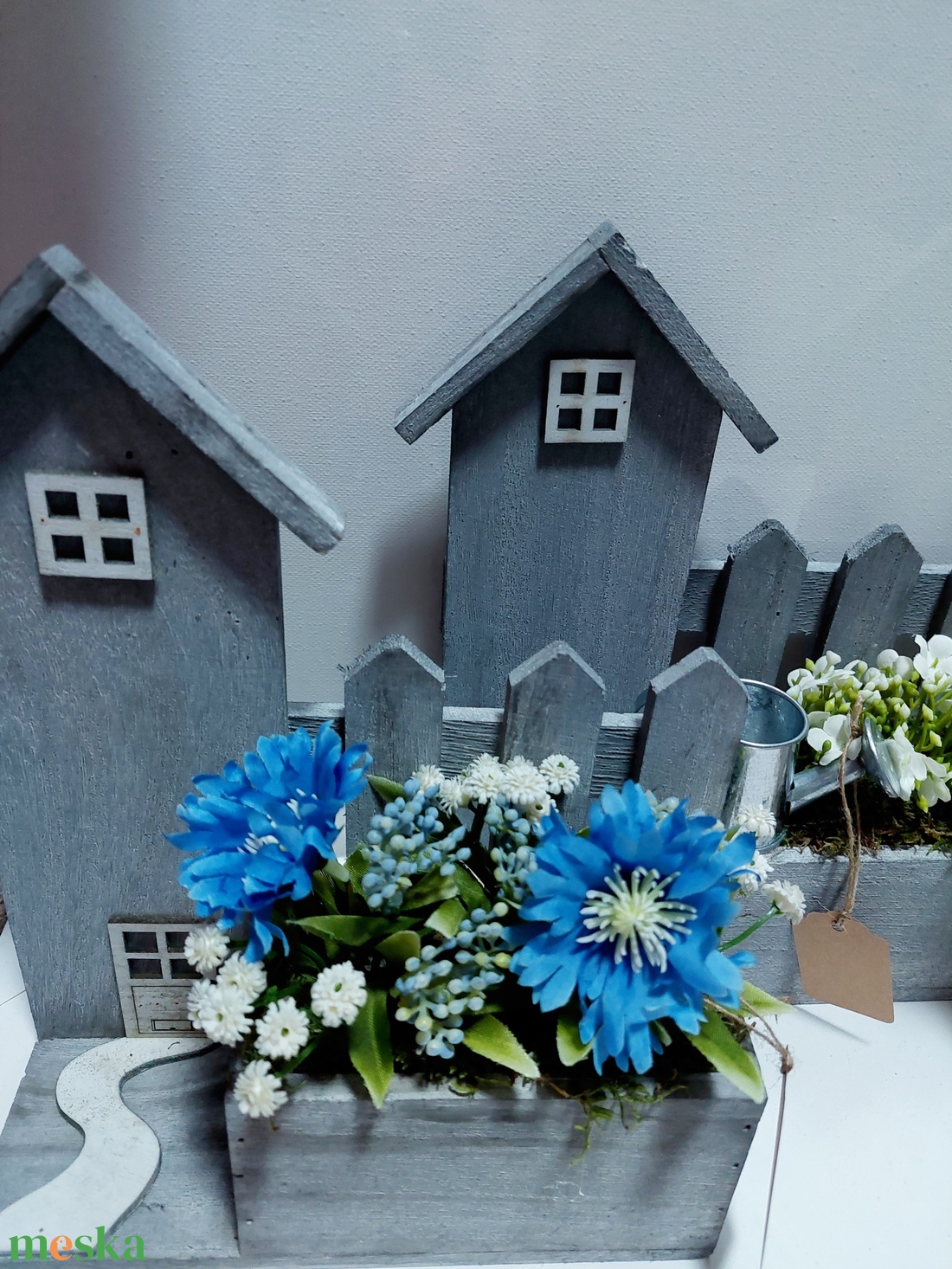 Fa házikó alapú tavaszi asztaldísz, akár ajándékba  - otthon & életmód - virágdekoráció - virágdíszek - virágdísz kaspóban - Meska.hu