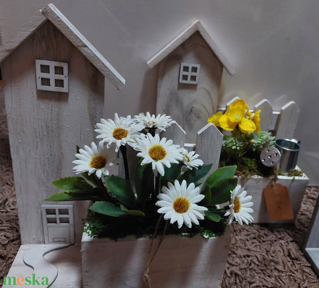 Fa házikó alapú tavaszi asztaldísz, akár ajándékba  - otthon & életmód - virágdekoráció - virágdíszek - virágdísz kaspóban - Meska.hu