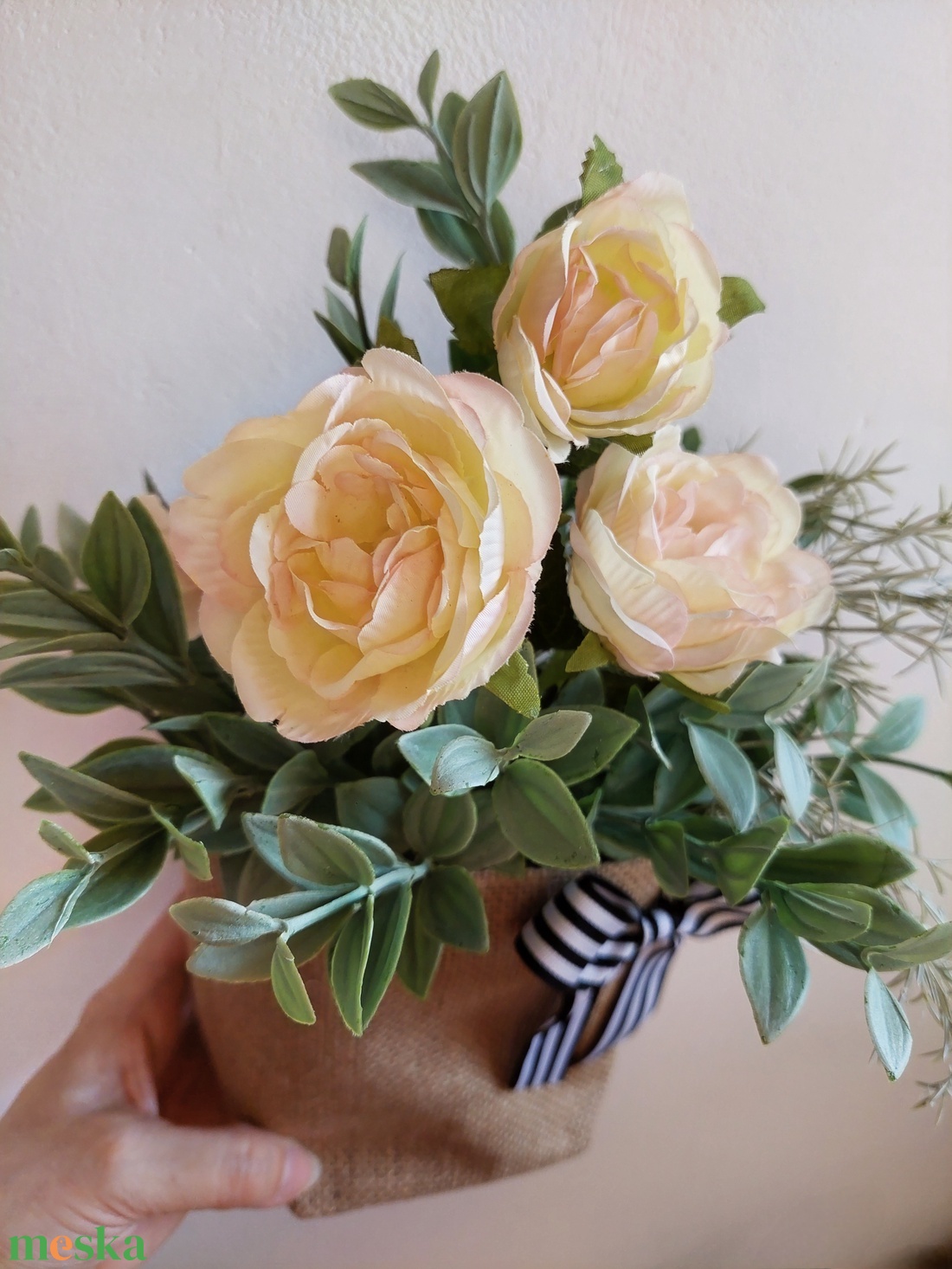 Tavaszváró ajtókopogtató, asztaldísz, juta alapon, újdonság - ünnepi díszek, dekorációk - húsvéti díszek és dekorációk - húsvéti ajtódísz, kopogtató - Meska.hu