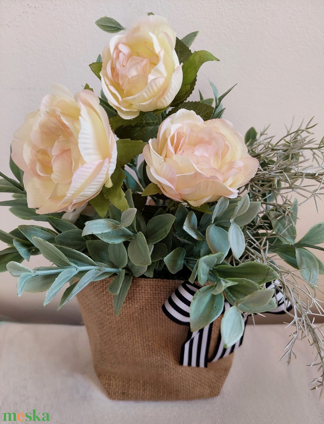 Tavaszváró ajtókopogtató, asztaldísz, juta alapon, újdonság - ünnepi díszek, dekorációk - húsvéti díszek és dekorációk - húsvéti ajtódísz, kopogtató - Meska.hu