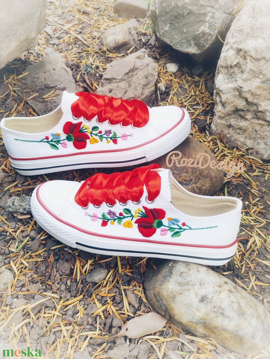 Magyaros, kalocsai virágokkal kézzel hímzett tornacipő  - esküvő - cipő és cipőklipsz - Meska.hu