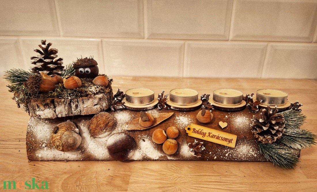 Erdei, természetes adventi asztaldísz, mézeskalács illatú mécsesekkel, nagyméretű (35 cm átmérővel) - karácsony - adventi díszek - adventi koszorú - Meska.hu Erdei, természetes adventi asztaldísz, mézeskalács illatú mécsesekkel, nagyméretű (35 cm átmérővel) - karácsony - adventi díszek - adventi koszorú - Meska.hu