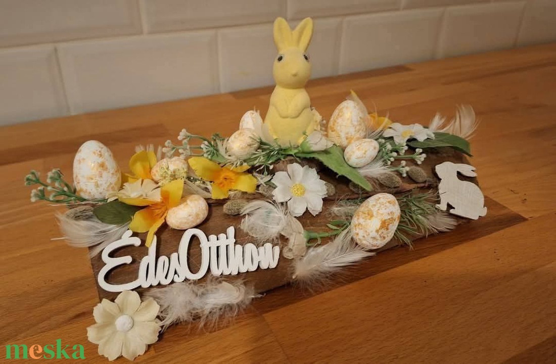 Tavaszi asztaldísz, lazúrozott fa alapon, zuzmóval  - ünnepi díszek, dekorációk - húsvéti díszek és dekorációk - húsvéti virágos díszek - Meska.hu