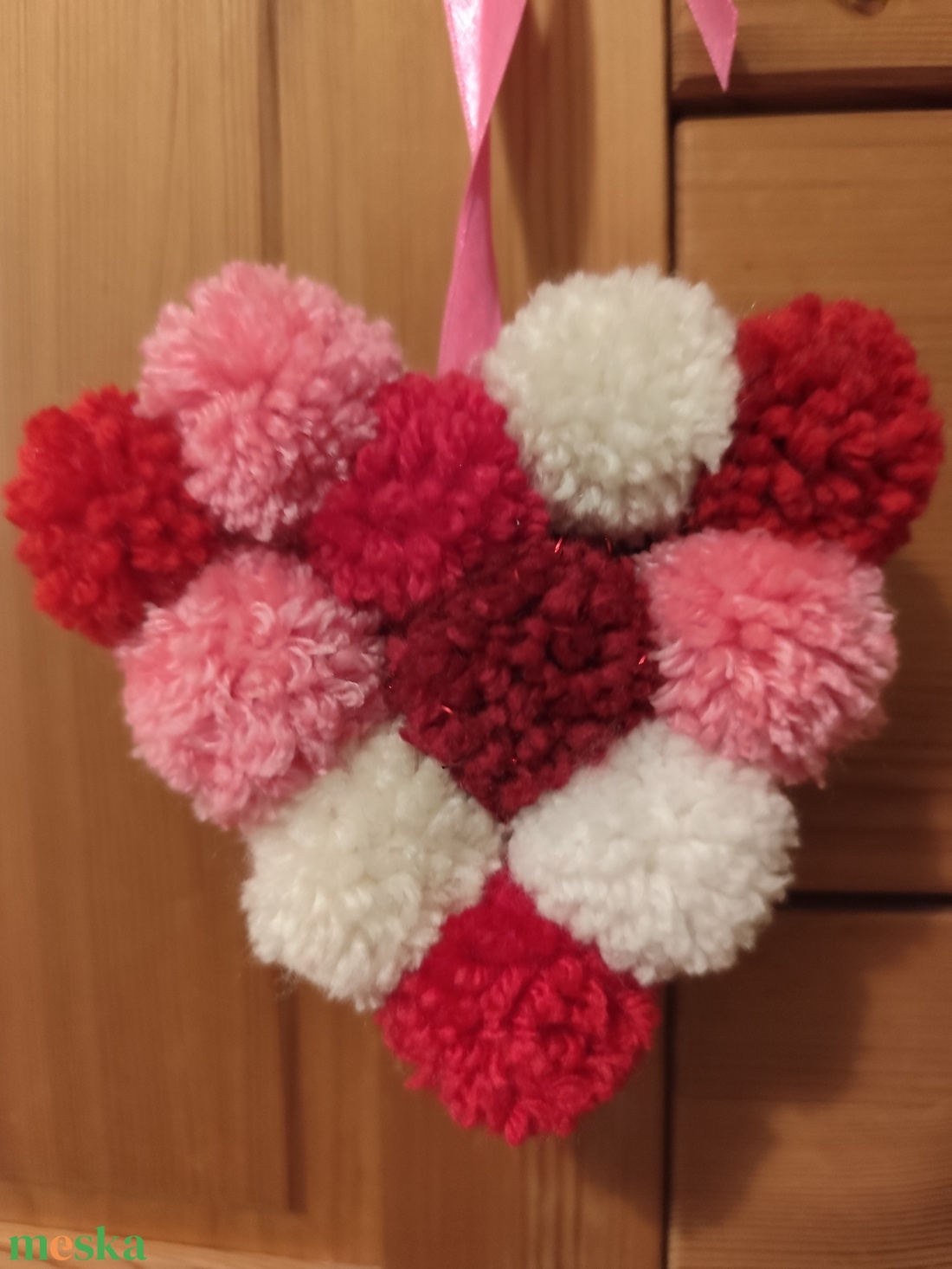 Valentin napi pompom szív fa alapon - otthon & életmód - dekoráció - ajtó- és ablak dekoráció - ajtódísz & kopogtató - Meska.hu Valentin napi pompom szív fa alapon - otthon & életmód - dekoráció - ajtó- és ablak dekoráció - ajtódísz & kopogtató - Meska.hu