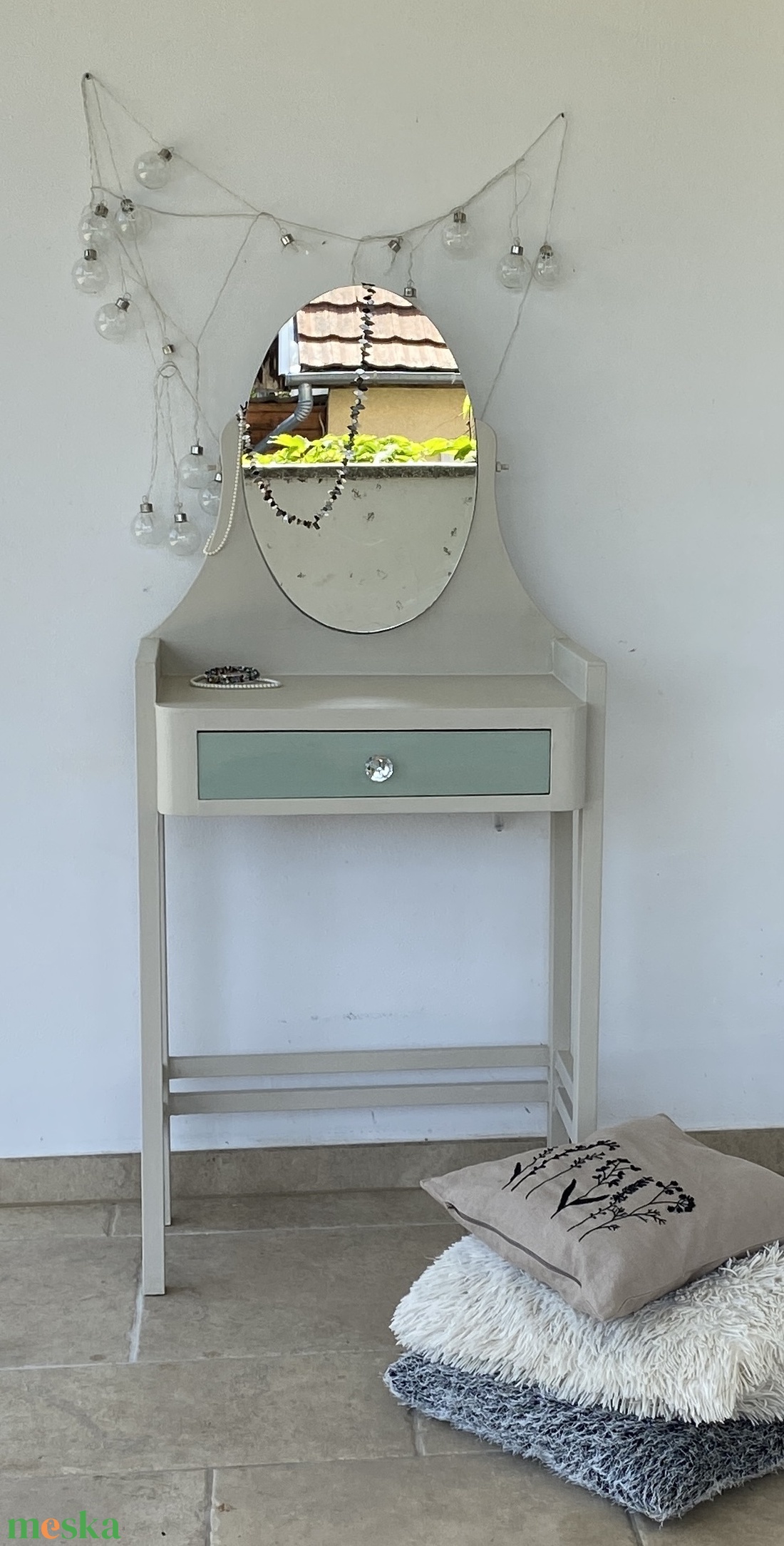 Krém színű vintage fésülködő asztal - otthon & életmód - kisállatoknak - Meska.hu Krém színű vintage fésülködő asztal - otthon & életmód - kisállatoknak - Meska.hu