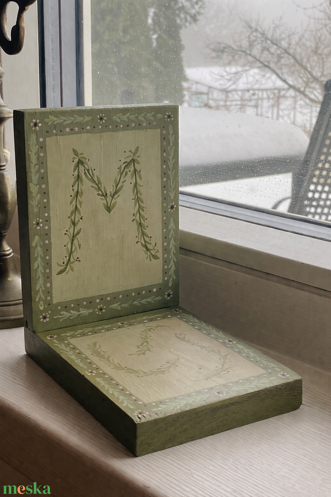 Monogramos olíva könyvtámasz - ajándékötlet - személyre szabható - otthon & életmód - dekoráció - asztal és polc dekoráció - könyvtámasz - Meska.hu