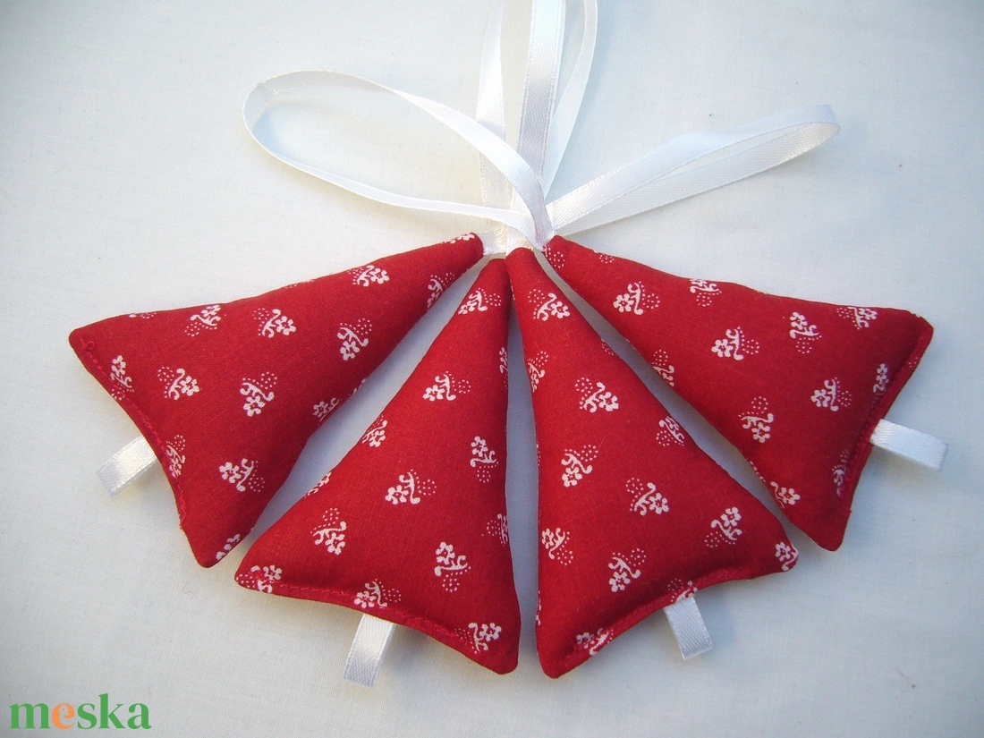 Fenyő díszek 4db ( 6x10cm-es) - karácsony - karácsonyi lakásdekoráció - karácsonyfadíszek - Meska.hu Fenyő díszek 4db ( 6x10cm-es) - karácsony - karácsonyi lakásdekoráció - karácsonyfadíszek - Meska.hu