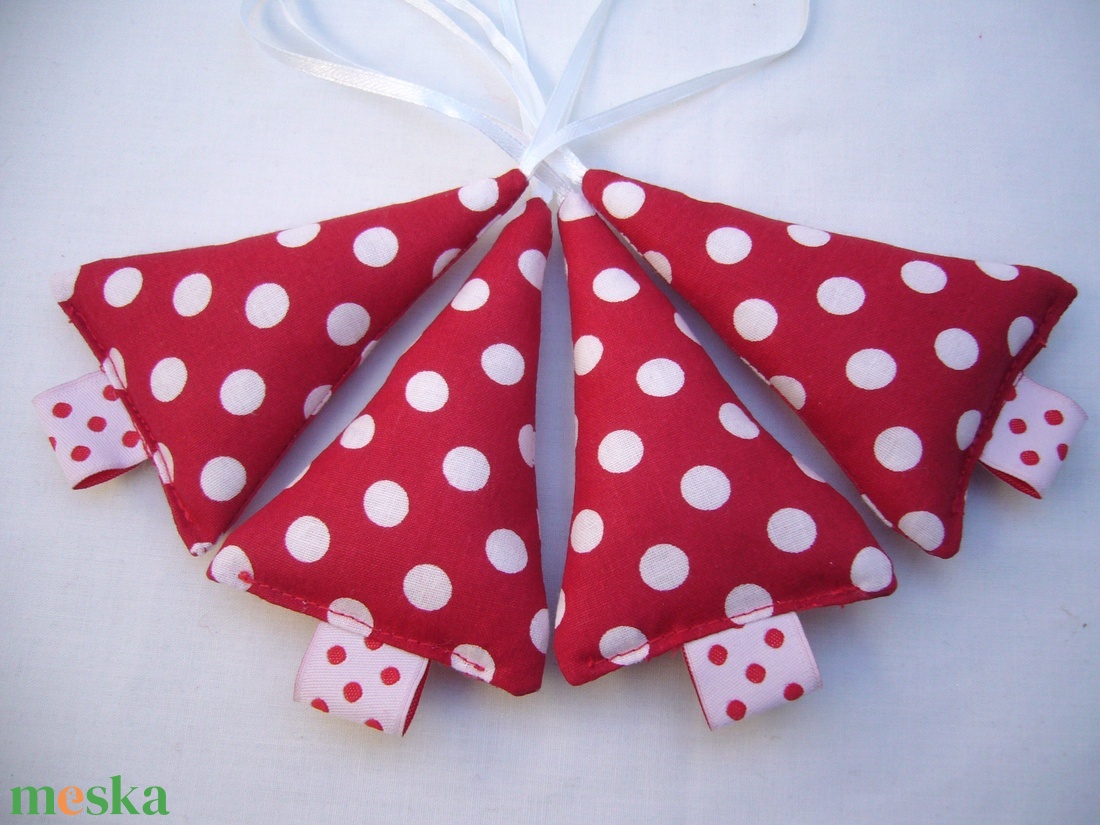 Fenyő díszek 4db ( 6x10cm-es) - karácsony - karácsonyi lakásdekoráció - karácsonyfadíszek - Meska.hu Fenyő díszek 4db ( 6x10cm-es) - karácsony - karácsonyi lakásdekoráció - karácsonyfadíszek - Meska.hu