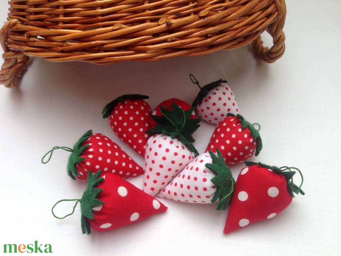 9db Textil EPER akasztóval 3,5x5cm - otthon & életmód - dekoráció - fali és függő dekoráció - függődísz - Meska.hu 9db Textil EPER akasztóval 3,5x5cm - otthon & életmód - dekoráció - fali és függő dekoráció - függődísz - Meska.hu