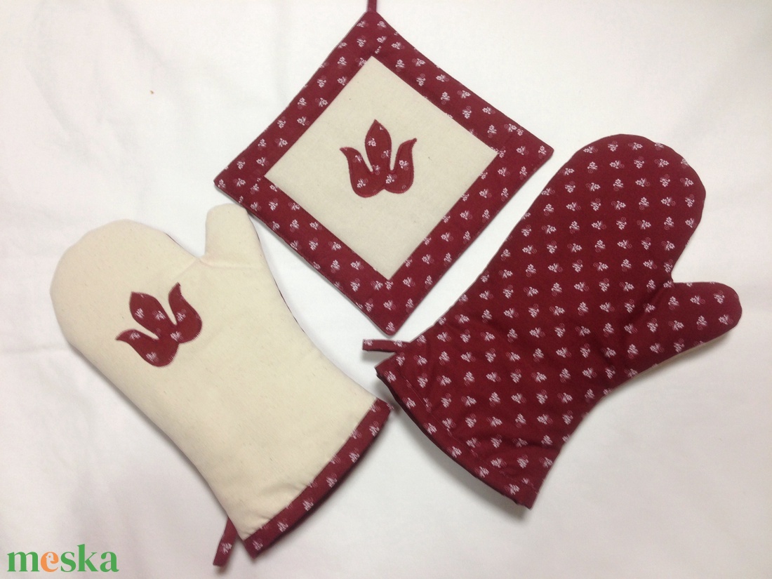 Magyaros mintával Konyhai edényfogó kesztyű 2db és edényalátét - otthon & életmód - konyhafelszerelés, tálalás - konyhai textil - edényfogó & edényfedő - Meska.hu Magyaros mintával Konyhai edényfogó kesztyű 2db és edényalátét - otthon & életmód - konyhafelszerelés, tálalás - konyhai textil - edényfogó & edényfedő - Meska.hu