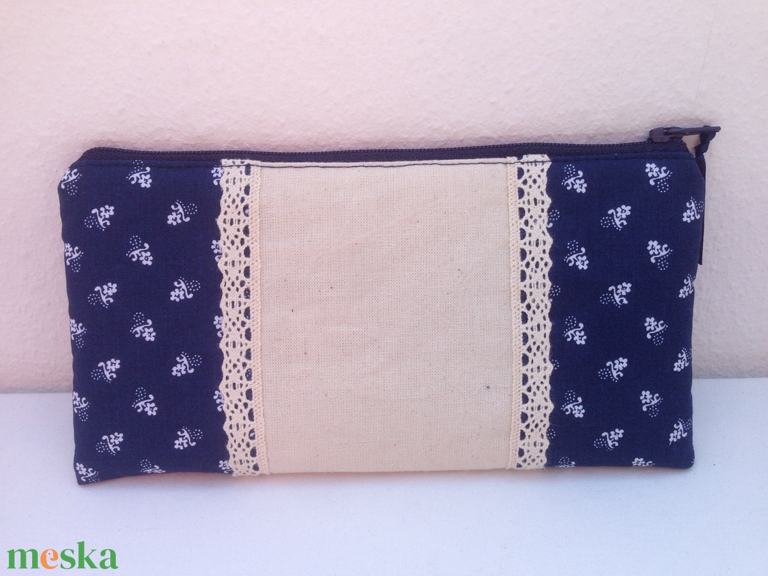 Monogrammos Neszeszer 20x10cm választható betűvel kék - táska & tok - neszesszer - Meska.hu Monogrammos Neszeszer 20x10cm választható betűvel kék - táska & tok - neszesszer - Meska.hu