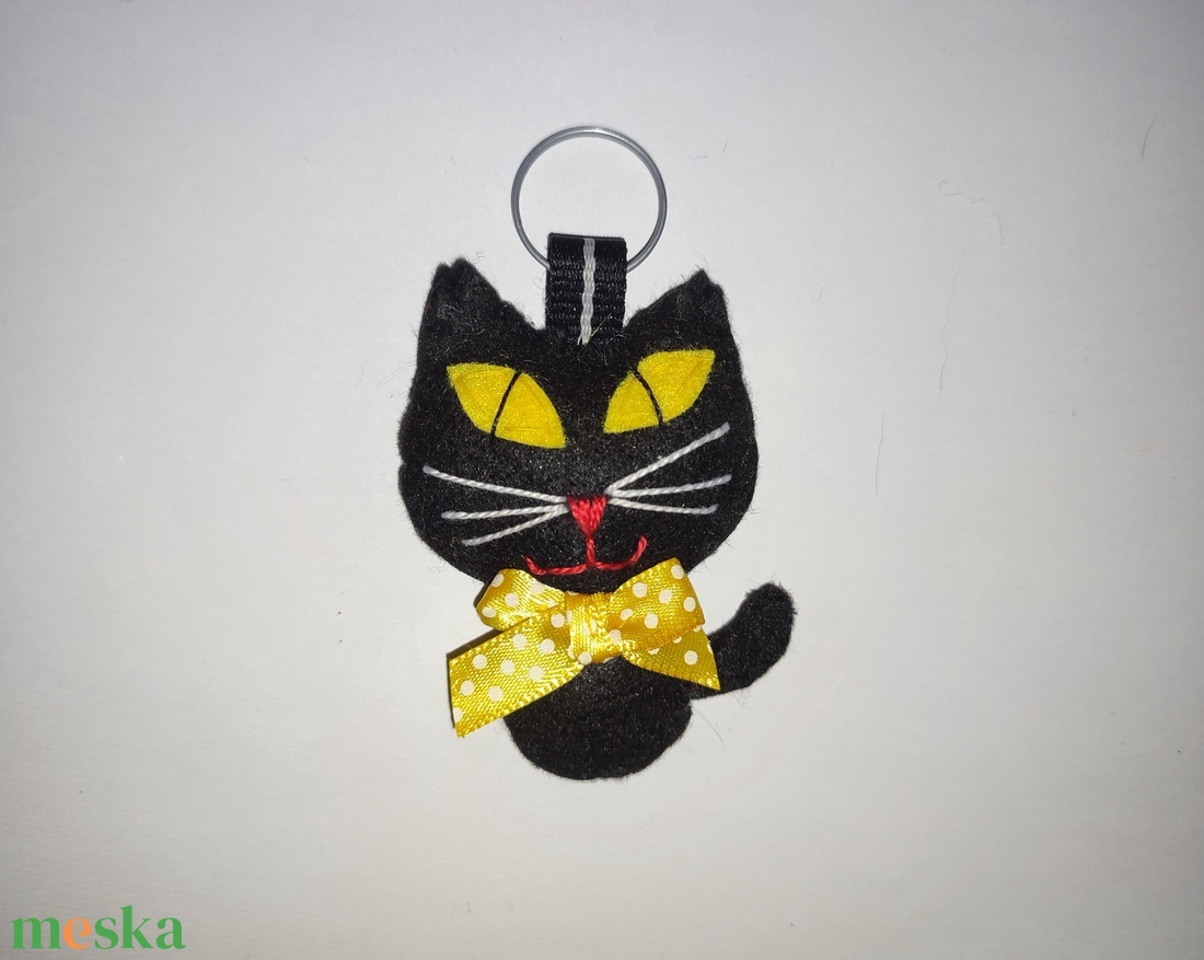 Fekete filc cuki cica - táska & tok - kulcstartó & táskadísz - kulcstartó - Meska.hu