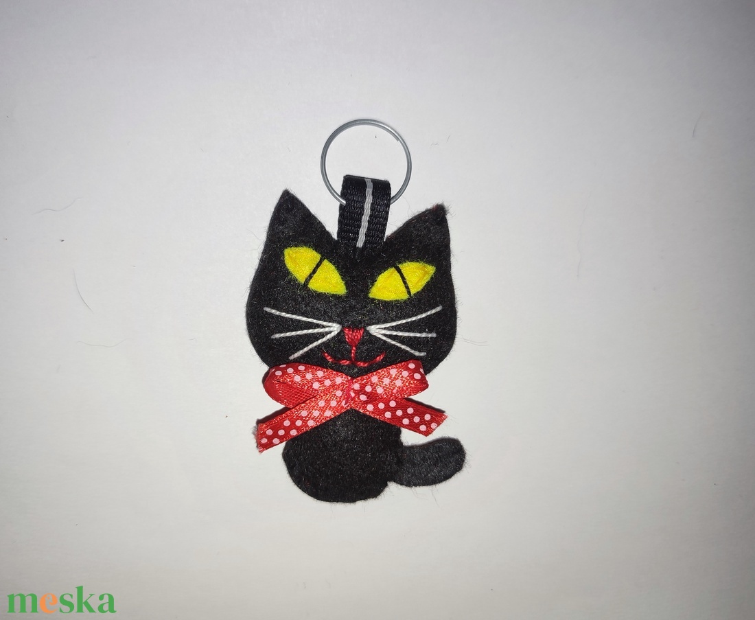 Fekete filc cuki cica - táska & tok - kulcstartó & táskadísz - kulcstartó - Meska.hu