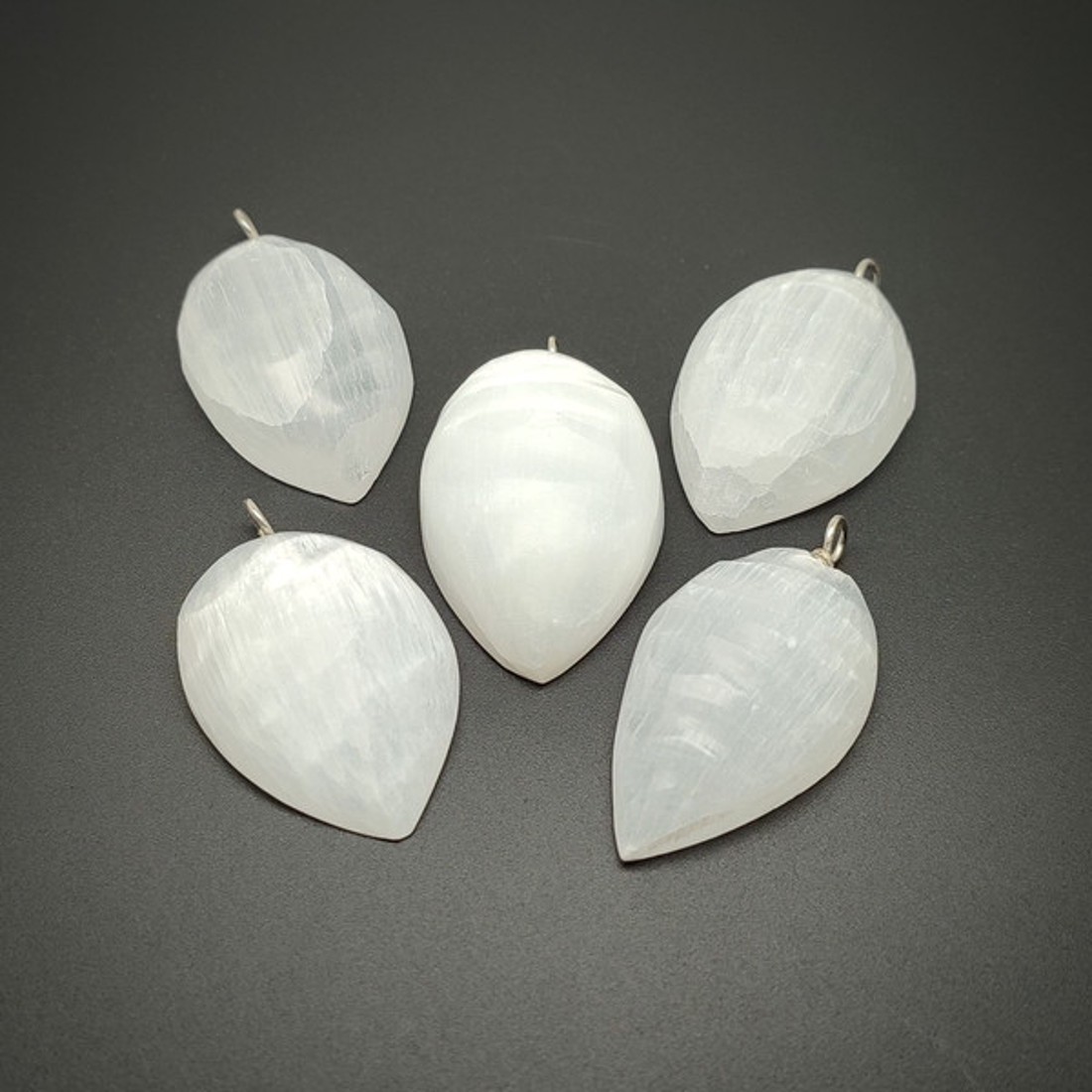 Tisztaság szelenit csepp medál felezett 40x25mm - ékszer - nyaklánc - medál - Meska.hu