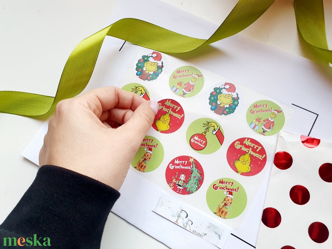 Grincs matrica, grincses, Grinch, karácsonyi matrica, piros, zöld, kifalva, max, merry grinchmas, kör matrica - karácsony - adventi díszek - adventi naptár - Meska.hu Grincs matrica, grincses, Grinch, karácsonyi matrica, piros, zöld, kifalva, max, merry grinchmas, kör matrica - karácsony - adventi díszek - adventi naptár - Meska.hu