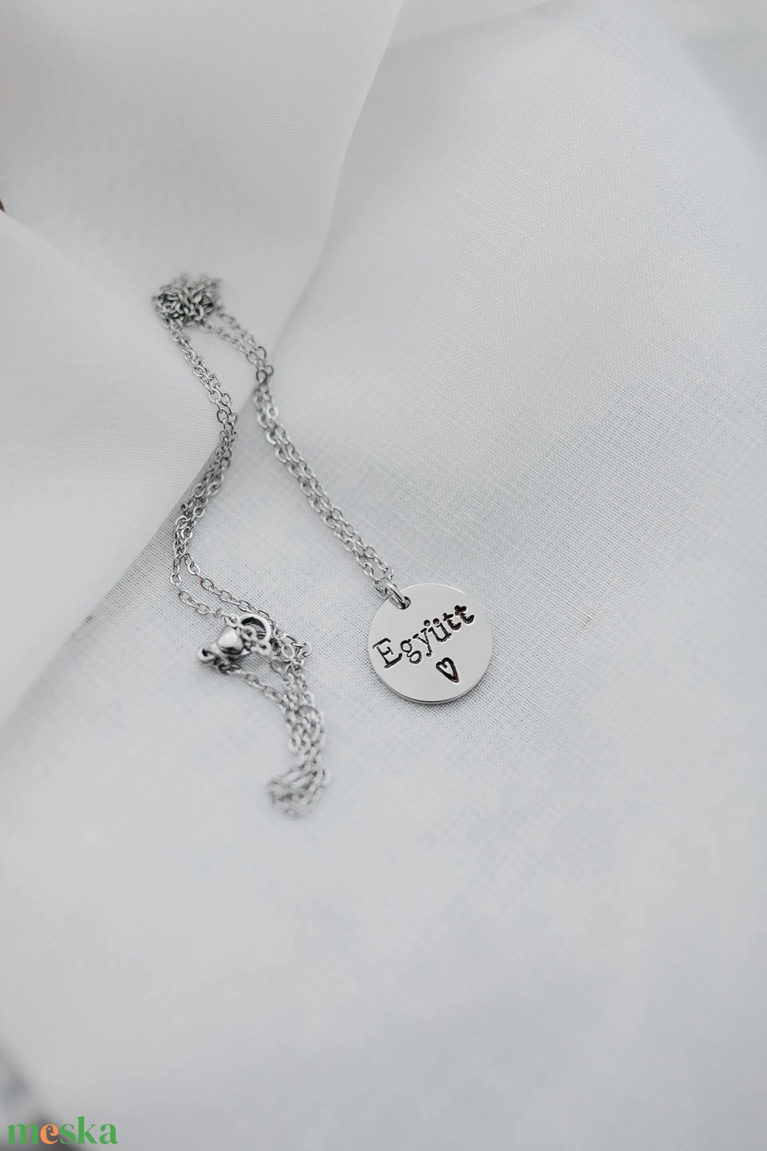 Együtt � nyaklánc kézzel beütött szöveggel - ékszer - nyaklánc - medálos nyaklánc - Meska.hu