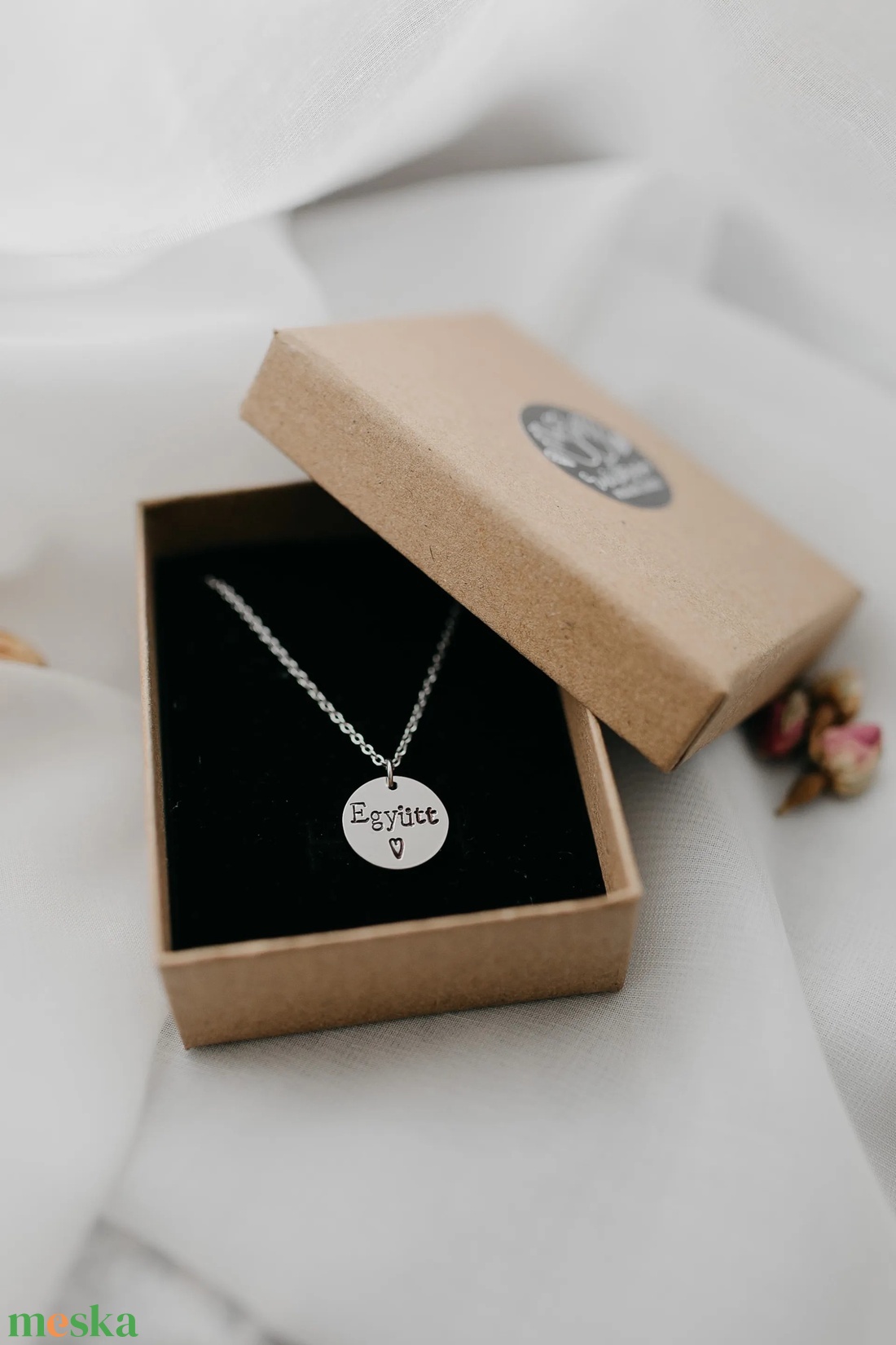 Együtt � nyaklánc kézzel beütött szöveggel - ékszer - nyaklánc - medálos nyaklánc - Meska.hu