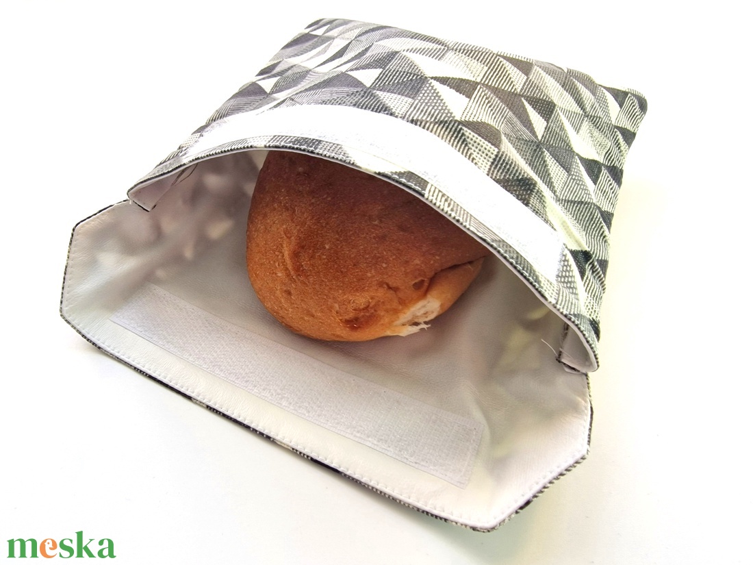 Szürke háromszöges snackbag, tépőzáras uzsitasak, vízhatlan szendvicstartó, uzsonnás tasak, uzsonnás szendvics tartó - táska & tok - uzsonna- & ebéd tartó - szendvics csomagoló - Meska.hu