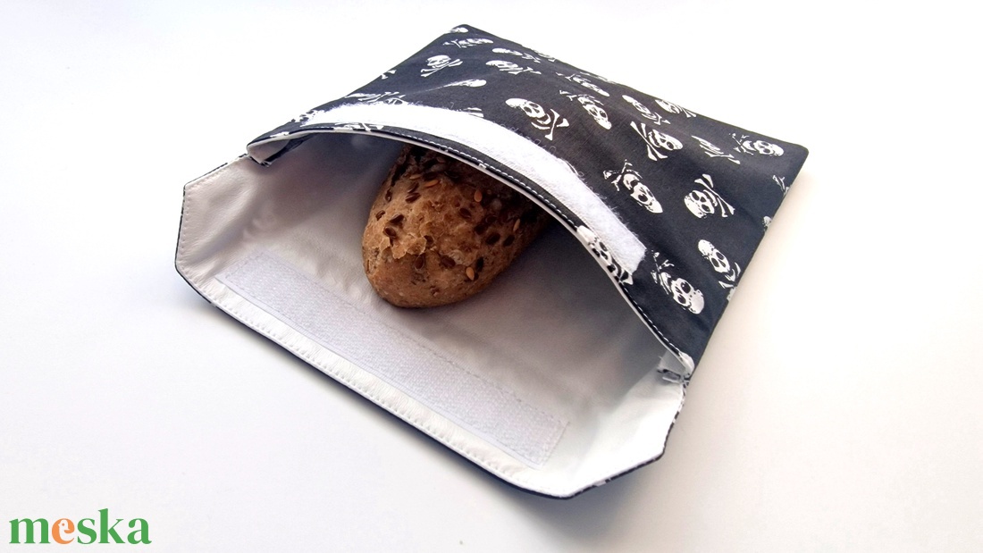 Halálfejes snackbag, tépőzáras uzsitasak, vízhatlan szendvicstartó, uzsonnás tasak, szendvics tartó - táska & tok - uzsonna- & ebéd tartó - szendvics csomagoló - Meska.hu Halálfejes snackbag, tépőzáras uzsitasak, vízhatlan szendvicstartó, uzsonnás tasak, szendvics tartó - táska & tok - uzsonna- & ebéd tartó - szendvics csomagoló - Meska.hu