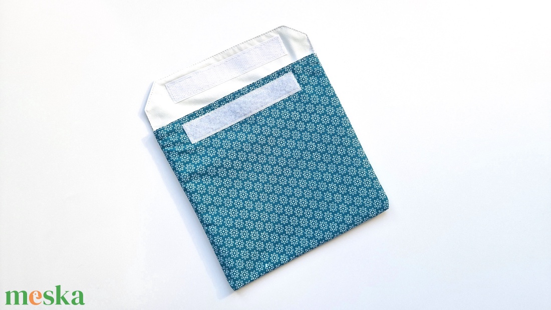 Türkizkék virágos snackbag, tépőzáras uzsitasak, vízhatlan szendvicstartó, uzsonnás tasak, uzsonnás szendvics tartó - táska & tok - uzsonna- & ebéd tartó - szendvics csomagoló - Meska.hu