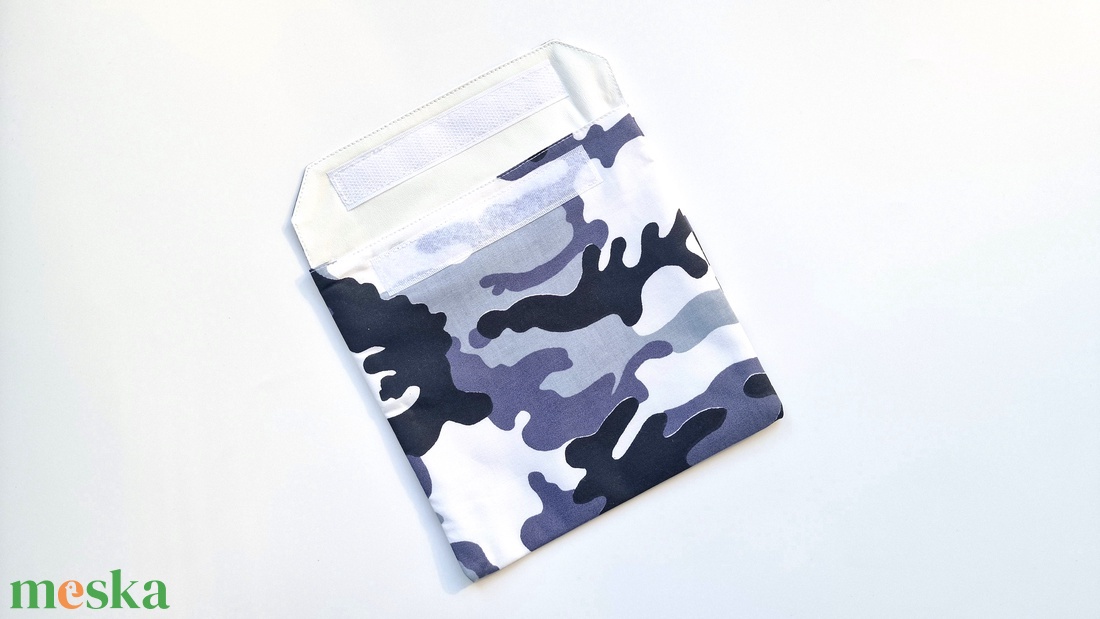 Szürke terepmintás snackbag, tépőzáras uzsitasak, vízhatlan szendvicstartó, uzsonnás tasak, uzsonnás szendvics tartó - táska & tok - uzsonna- & ebéd tartó - szendvics csomagoló - Meska.hu