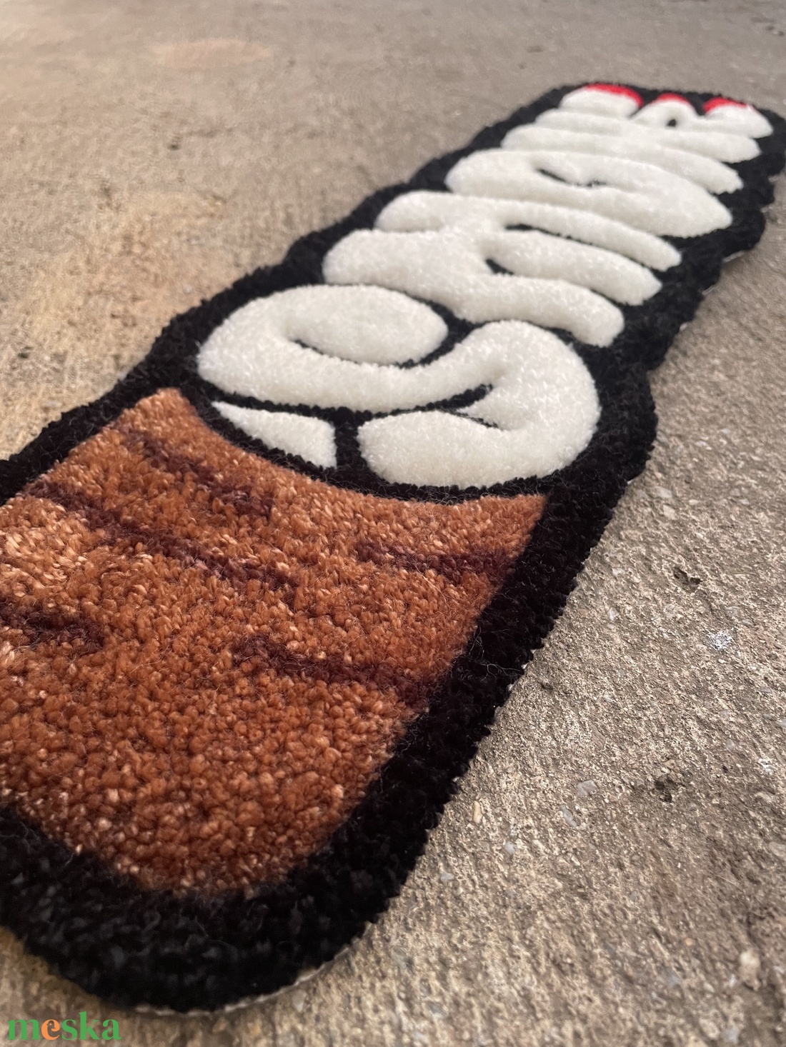 Egyedi SMOKE Graffiti Stílusú Kézműves Szőnyeg / Falidekor (62x18 cm) - otthon & életmód - lakástextil - szőnyeg - más típusú szőnyeg - Meska.hu