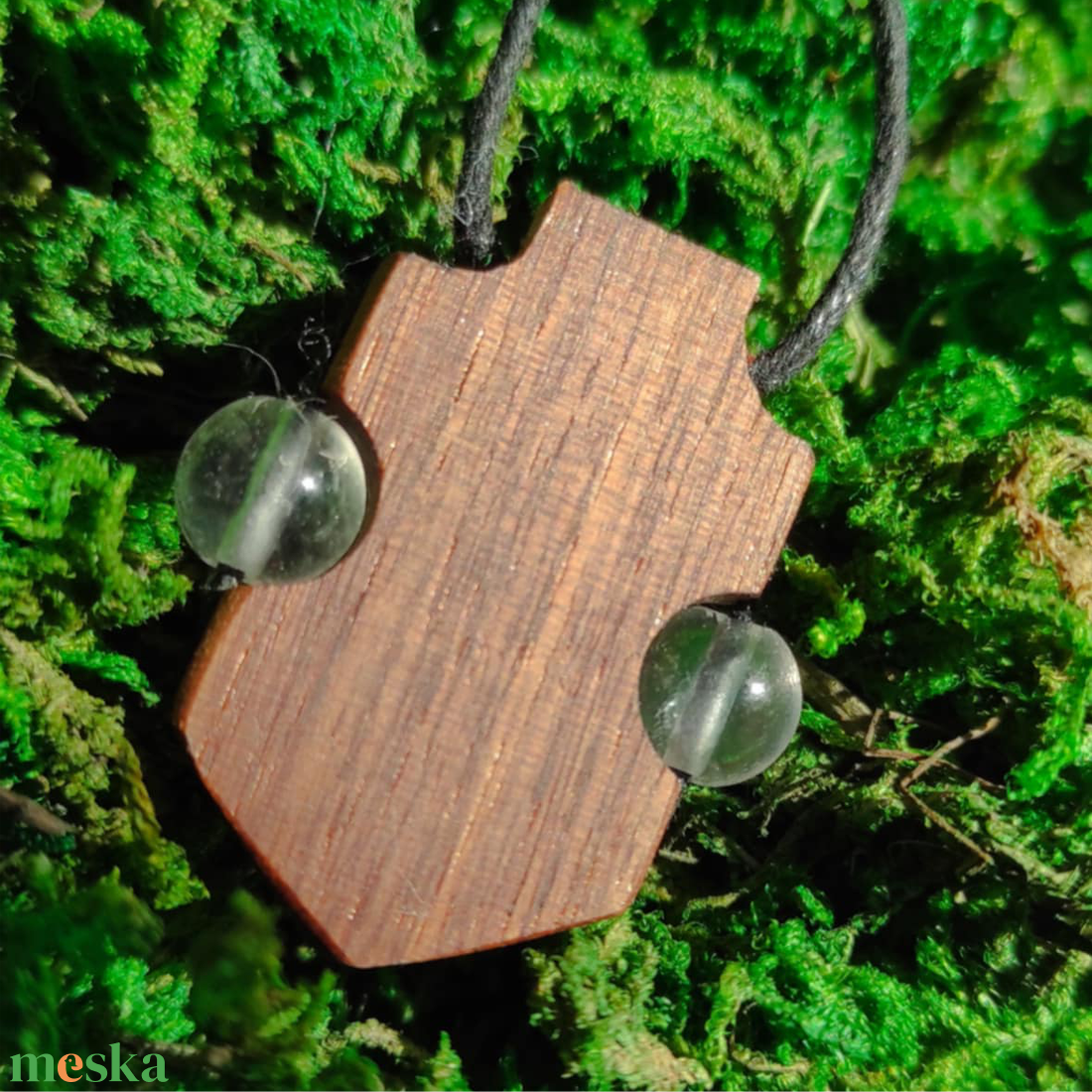 Címerpajzs fa medál - ékszer - nyaklánc - medál - Meska.hu