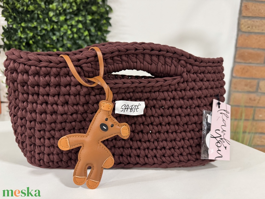 Horgolt SABIE kézitáska, ajándék táskadísszel  - táska & tok - kézitáska & válltáska - kézitáska - Meska.hu