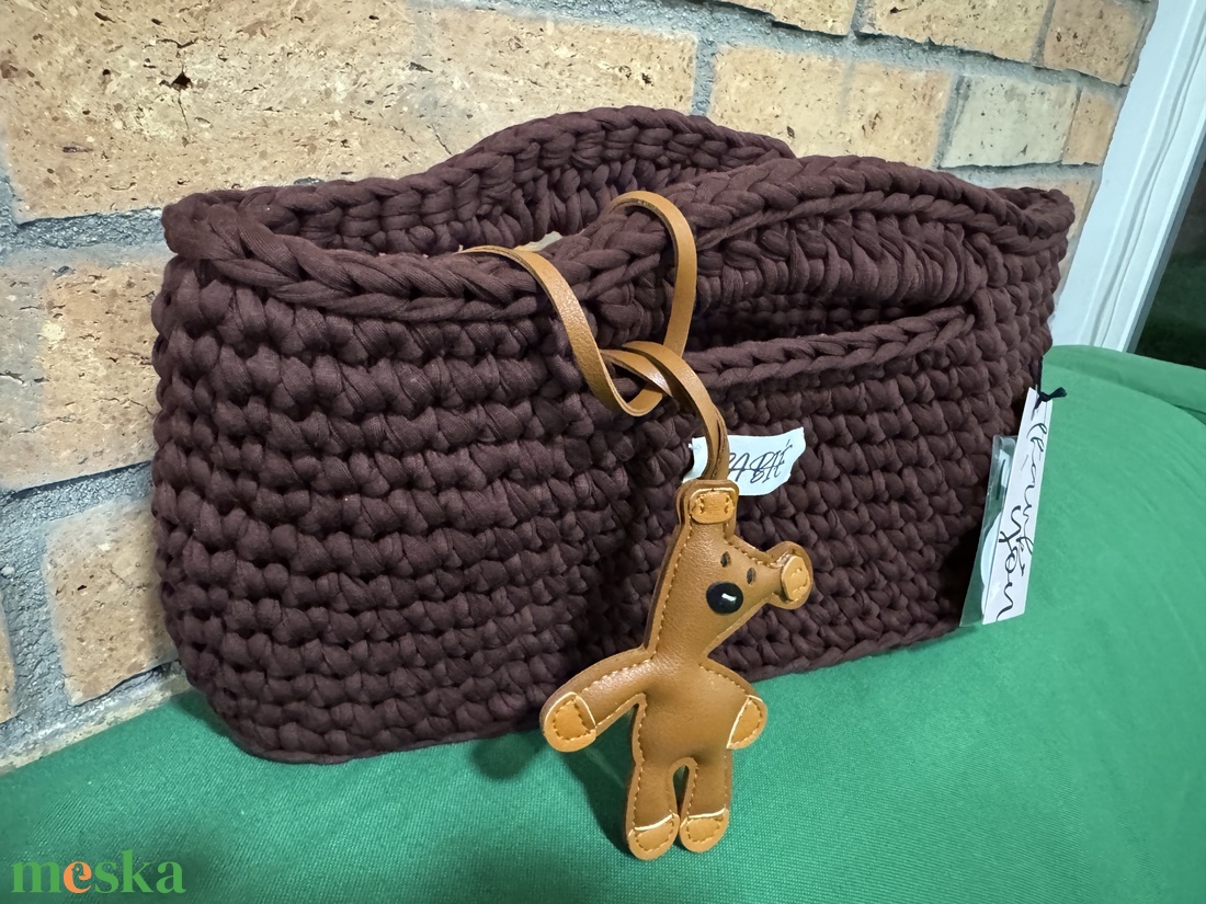 Horgolt SABIE kézitáska, ajándék táskadísszel  - táska & tok - kézitáska & válltáska - kézitáska - Meska.hu