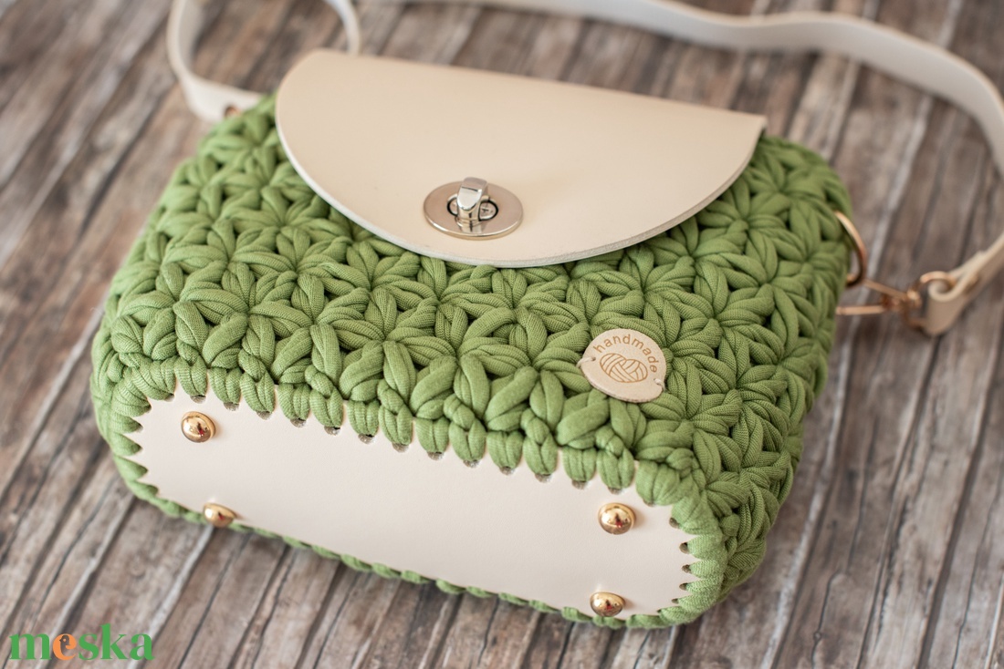 egyedi horgolt crossbody táska - táska & tok - kézitáska & válltáska - vállon átvethető táska - Meska.hu