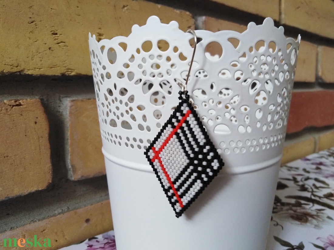 Eszterházy kockás - ékszer - fülbevaló - lógó fülbevaló - Meska.hu