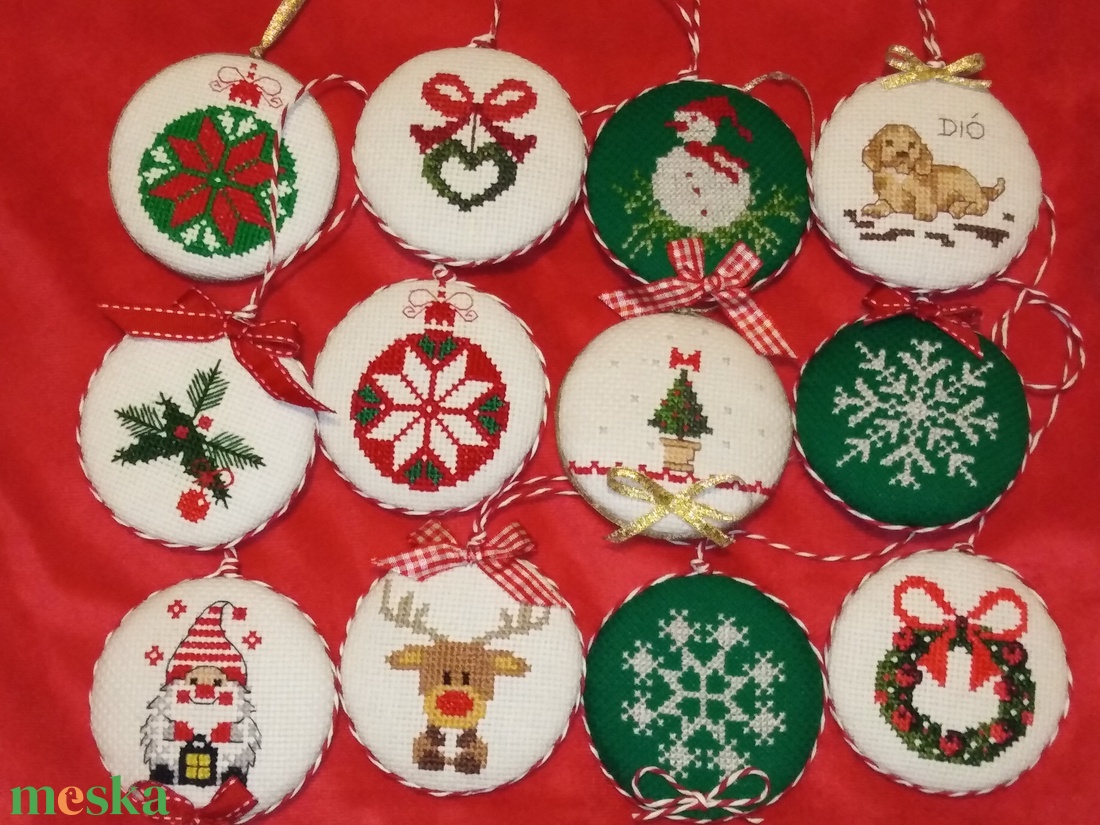 Egyedi karácsonyfadísz AKÁR NÉVRE SZÓLÓAN - karácsonyi motívummal - karácsony - karácsonyi lakásdekoráció - karácsonyfadíszek - Meska.hu