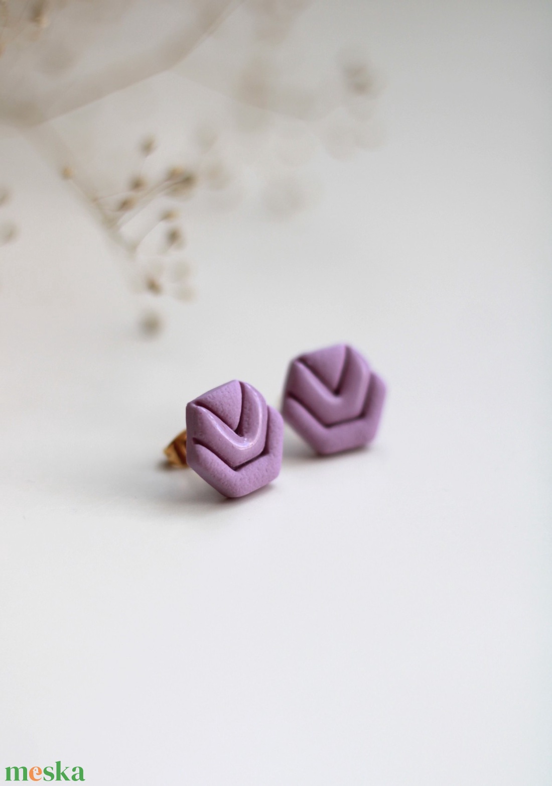Lila gomb fülbevaló - ékszer - fülbevaló - pötty fülbevaló - Meska.hu