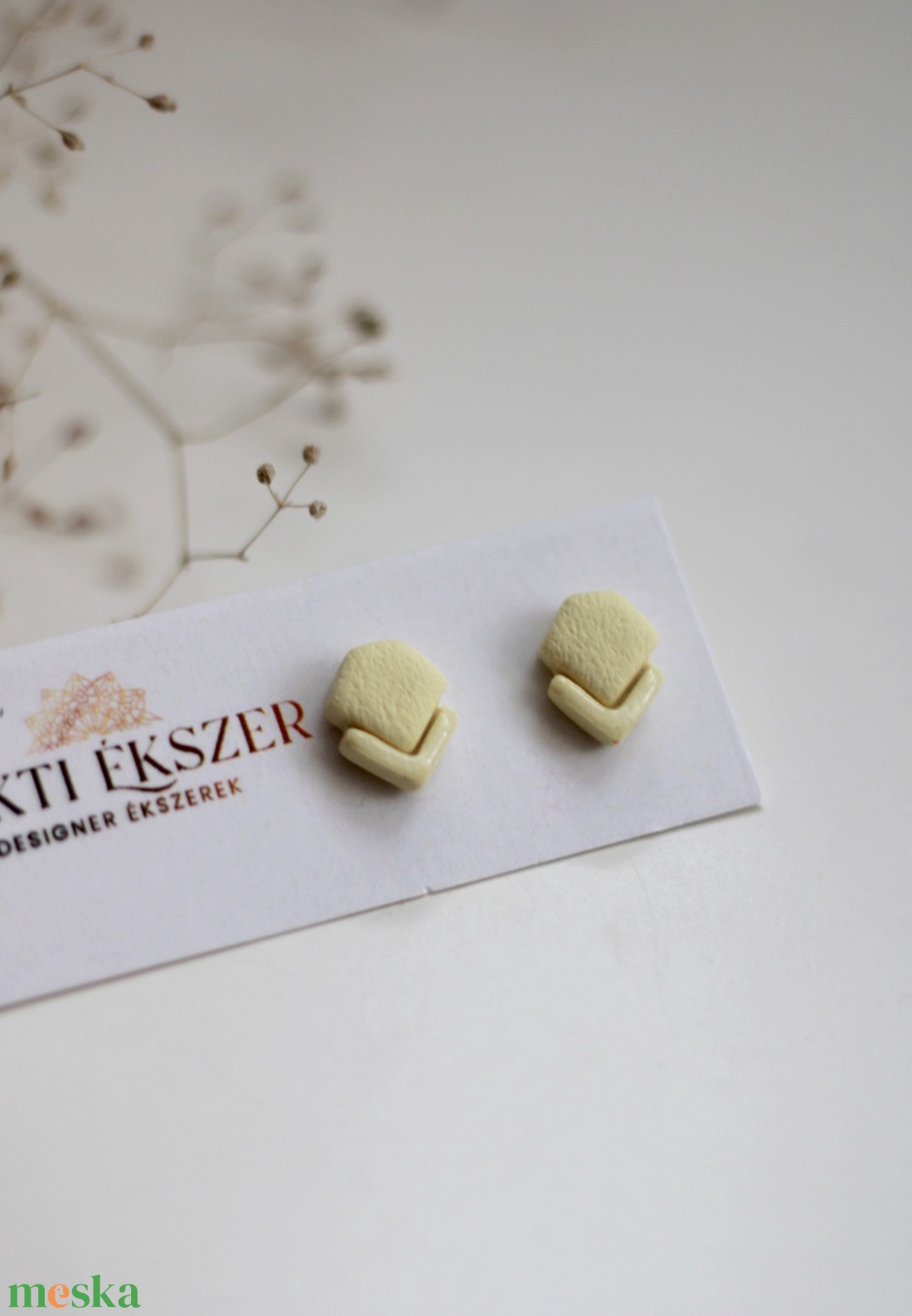 Sárga elegáns gomb fülbevaló - ékszer - fülbevaló - pötty fülbevaló - Meska.hu