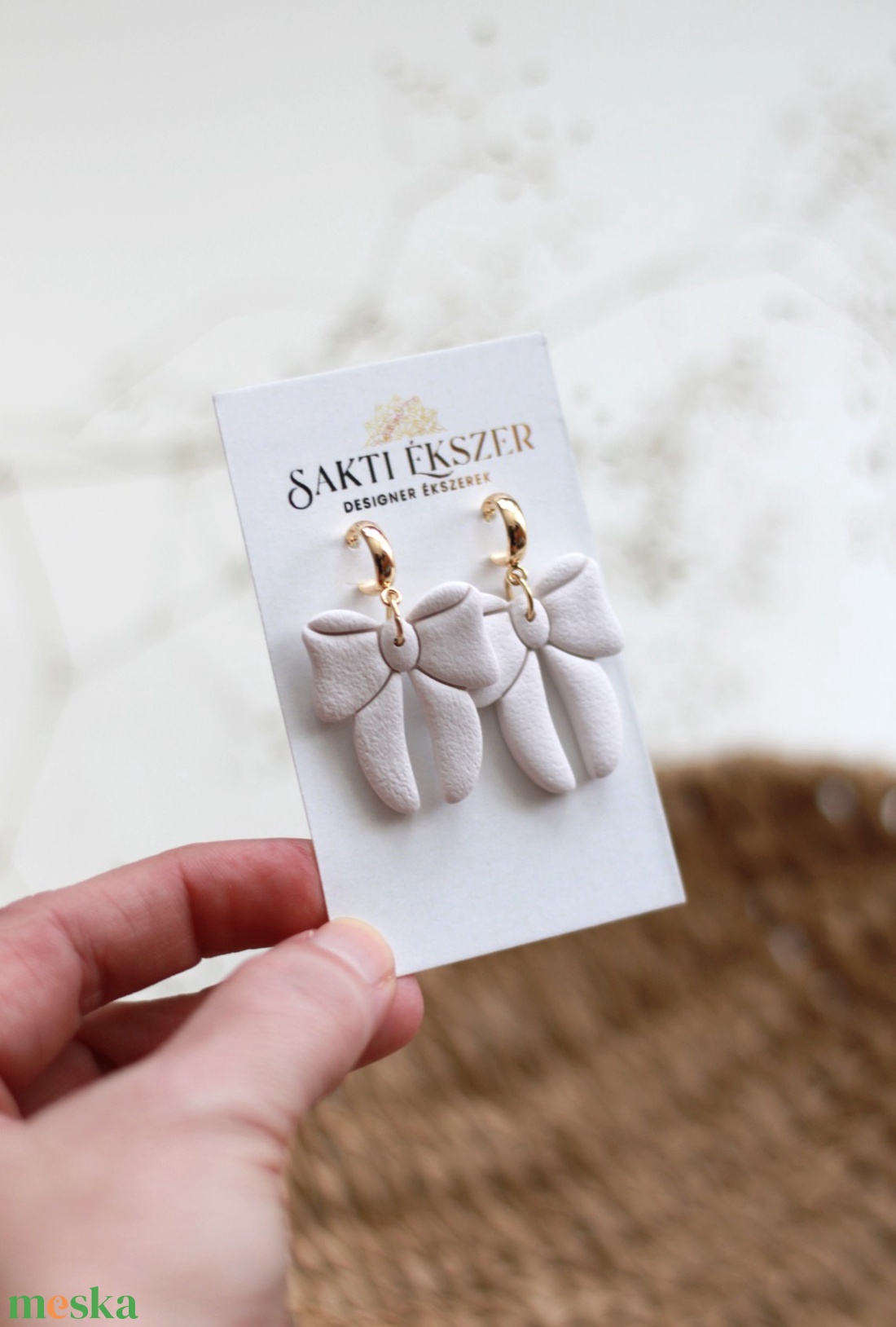 Tört fehér nagy masnis függő fülbevaló - ékszer - fülbevaló - lógó fülbevaló - Meska.hu