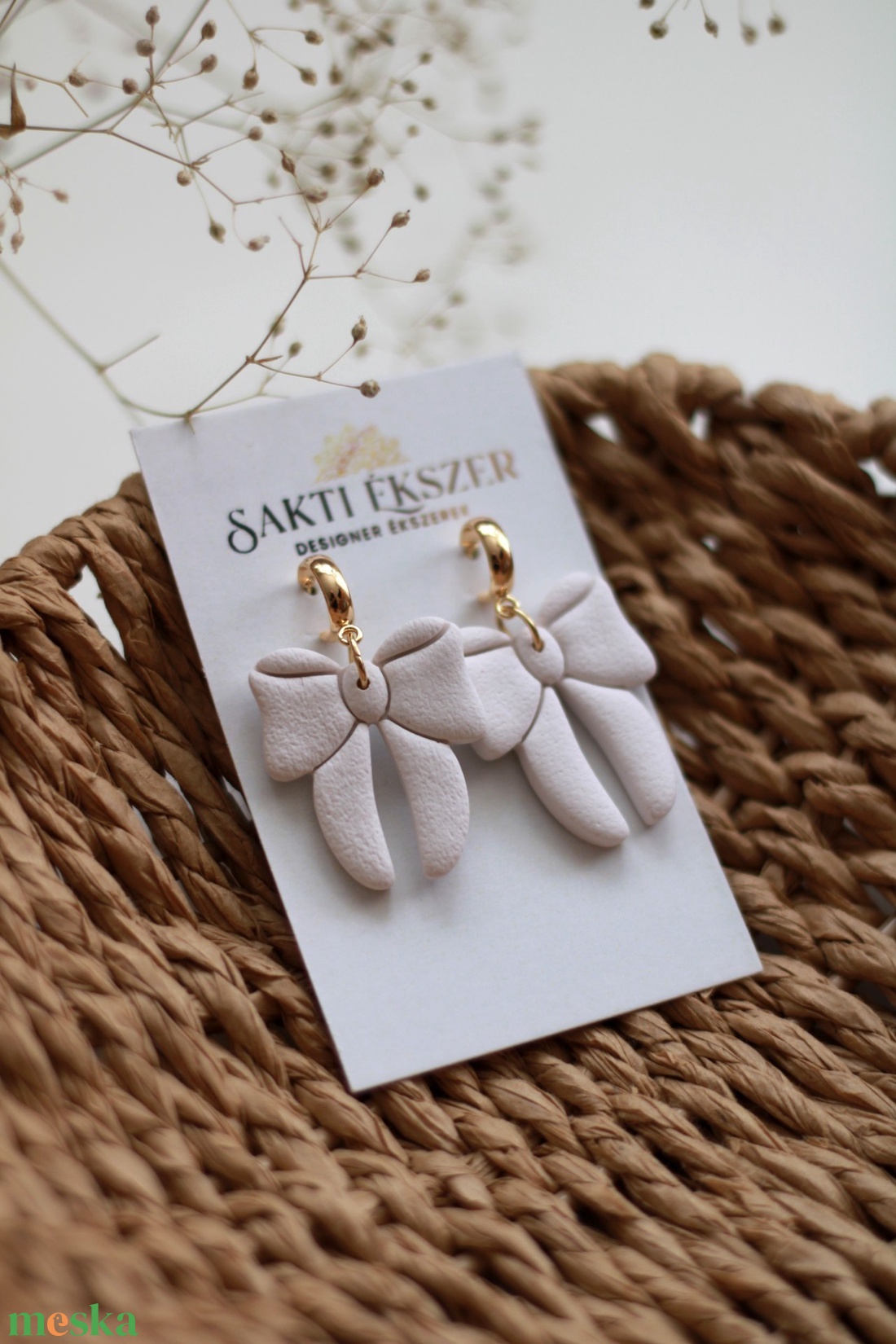 Tört fehér nagy masnis függő fülbevaló - ékszer - fülbevaló - lógó fülbevaló - Meska.hu