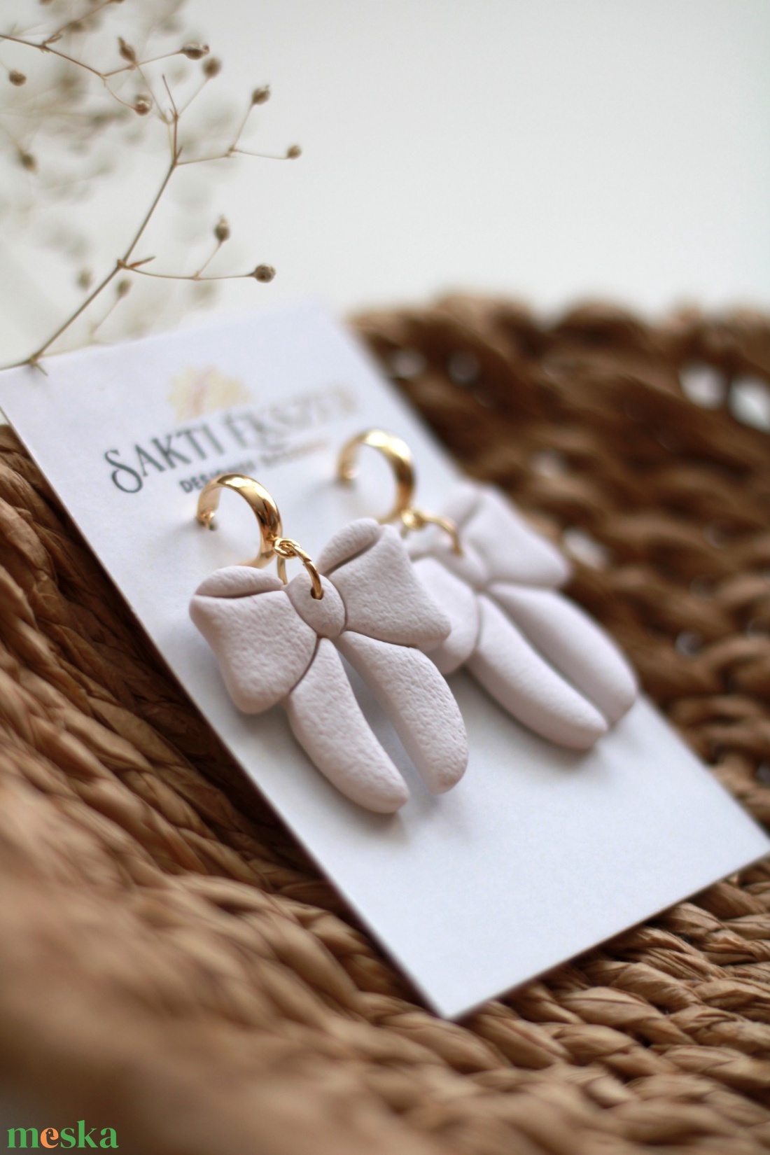 Tört fehér nagy masnis függő fülbevaló - ékszer - fülbevaló - lógó fülbevaló - Meska.hu