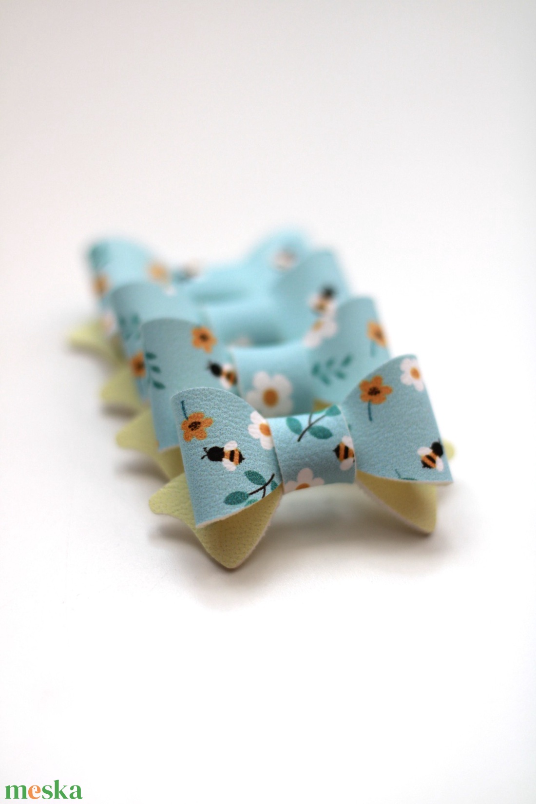Kék méhecskés mini hajcsat - ruha & divat - hajdísz & hajcsat - hajcsat & hajtű - Meska.hu