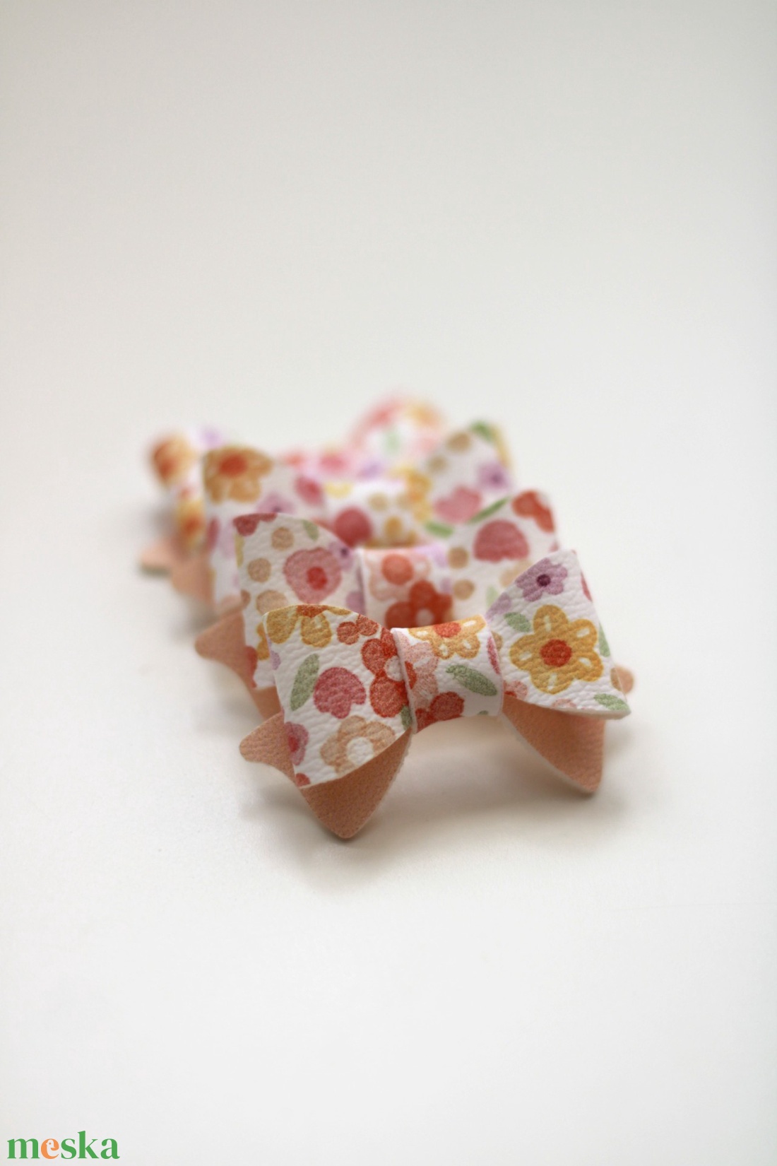 Barack virágos mini hajcsat - ruha & divat - hajdísz & hajcsat - hajcsat & hajtű - Meska.hu