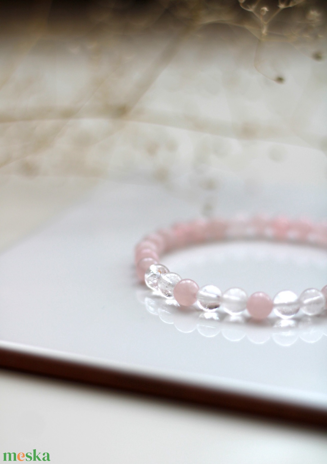 Szeretet rózsakvarc és hegyikristály karkötő - ékszer - karkötő - gyöngyös karkötő - Meska.hu